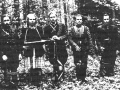 Žalpių apylinkėse veikusio būrio partizanai (iš kairės): Stasys Milkintas, jo žmona Elena Šetkutė, Vincas Rutkauskas ir 1951 m. kovo 28 d. mūšyje ant Žalpės kranto žuvę Steponas Šležas ir Juozapas Milkintas