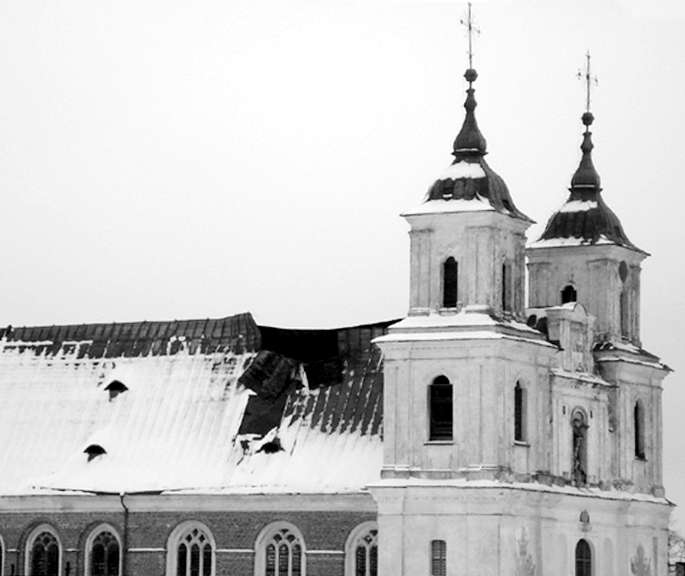 Taip praėjusį antradienį atrodė Tytuvėnų bažnyčios stogas