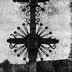 Žurnalo „Moteris“, 1937 m. Nr. 10 viršelio viena iš fotografijų – Gineikių kaimo (Kelmės v., Raseinių apskr.) dviejų kryžmų kryžius, papildytas koplytėlėmis